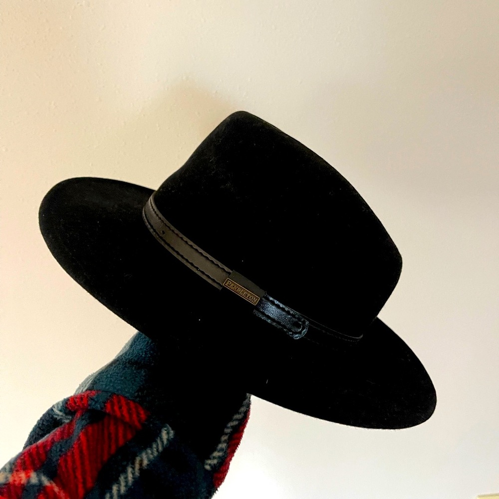Pendleton Black Hat (Like New)